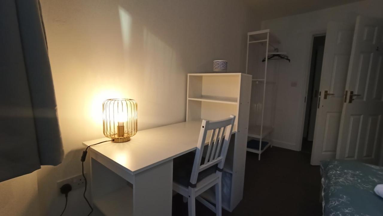 Bright, Chilled Ensuite Db Room In A Shared Flat! London Bagian luar foto