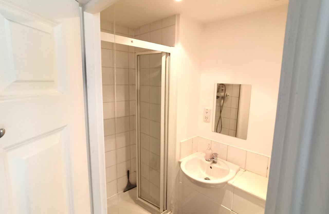 Bright, Chilled Ensuite Db Room In A Shared Flat! London Bagian luar foto
